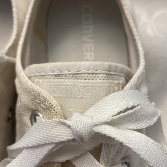 Converse low cut canvas sneakers white with discrete gold fleck like new Sz 7 - Picture 6 of 9